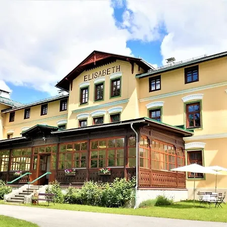 Elisabeth بيت ريفي *